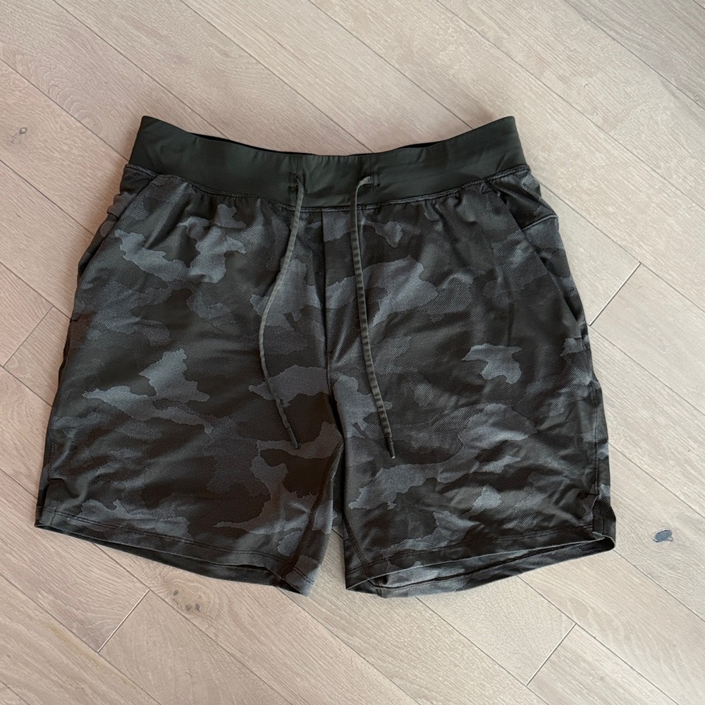 Lululemon Shorts Camo Workout Green Size L